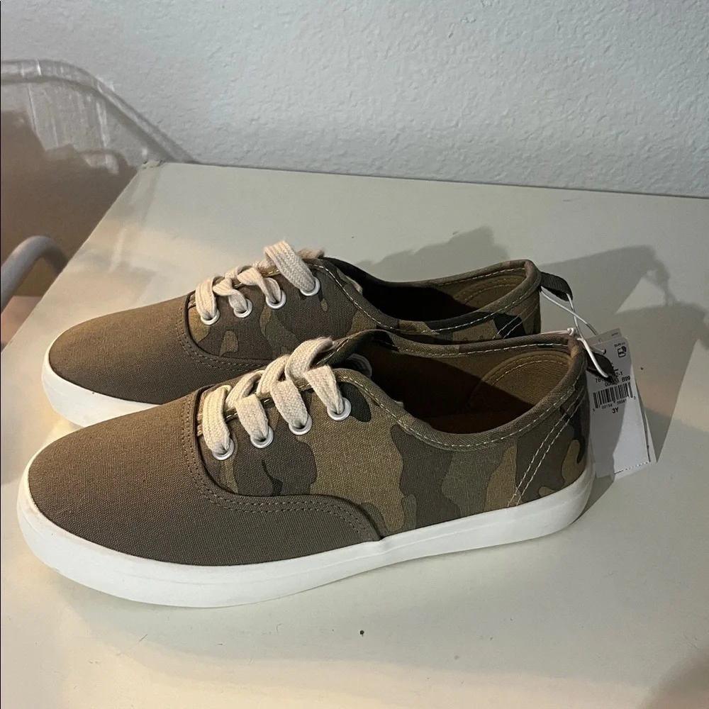 New Old Navy Kids Boys Girls Camouflage Camo Canvas Shoes Size 3 NWT